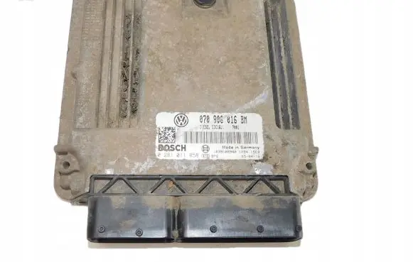 Volkswagen Touareg I Engine control unit/module 0281011858 070906016BM