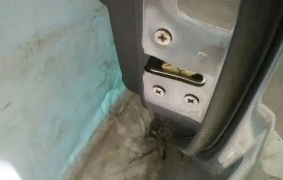 Mazda CX-7 Front door lock