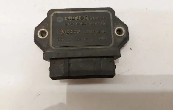 Volkswagen Golf II Ignition amplifier control unit 211905351D