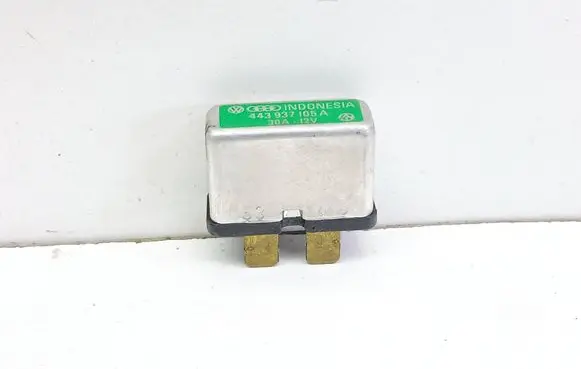 Volkswagen PASSAT B5.5 Other relay 443937105A