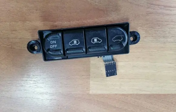 Chrysler Voyager Tailgate/boot open switch button VF8275 82752944 VF82752944