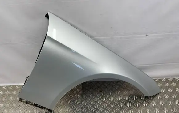 Mercedes-Benz E C207 W207 Fender 