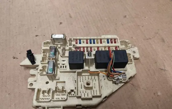 Jeep Cherokee XJ Fuse module