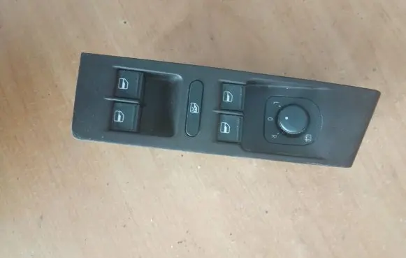 Volkswagen PASSAT B7 Electric window control switch 3AB857857A