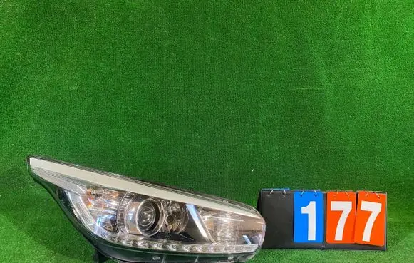 KIA Ceed Headlight/headlamp 92102-A2220