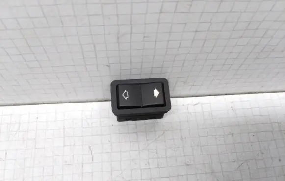 BMW 5 E39 Electric window control switch 8368974