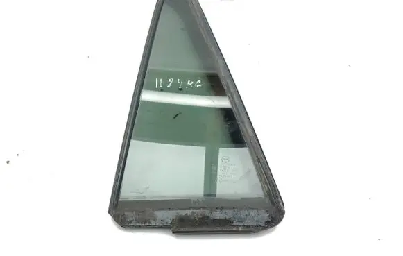 Rear vent window glass