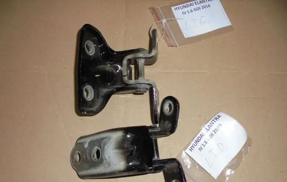 Rear door hinge set
