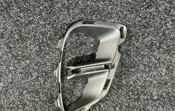 Renault Captur II Front bumper lower grill 261A21107R