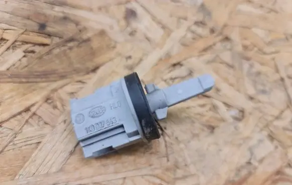 Skoda Octavia Mk2 (1Z) Interior temperature sensor 1K0907543A