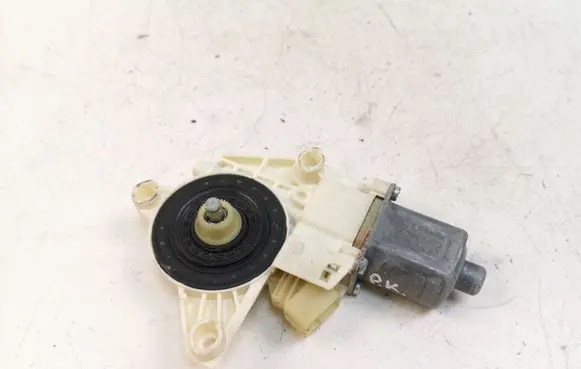 Mercedes-Benz C W204 Front door window regulator motor A2048200142