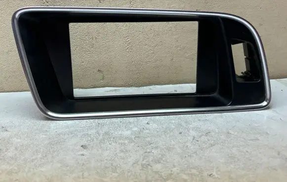 Audi Q5 SQ5 8R Radio/GPS head unit trim 8R1857186P 90142009