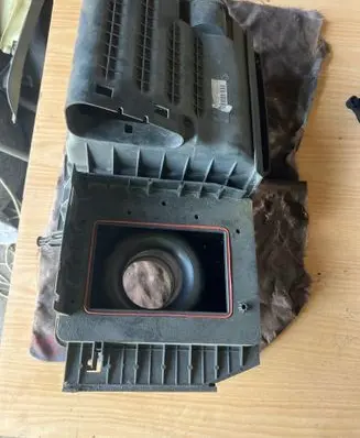 Volvo V70 Air filter box 30677718