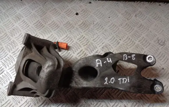 Engine mount bracket