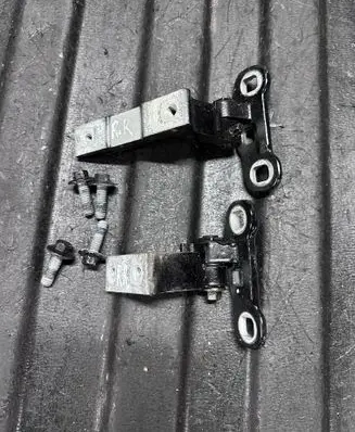 Rear door hinge set