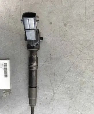 Volvo XC40 Fuel injector 31452115