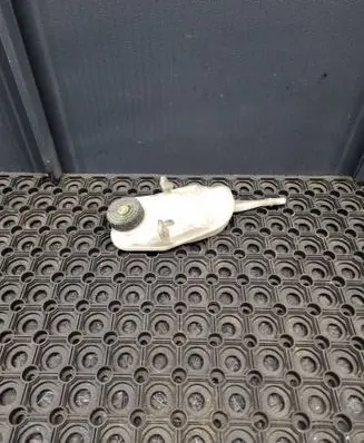 Brake fluid reservoir