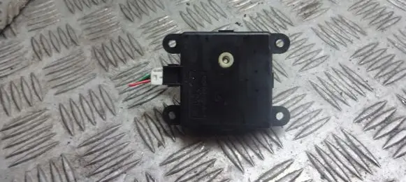 Nissan Primera A/C air flow flap actuator/motor 3C27030840
