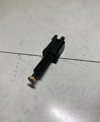 Volkswagen PASSAT B5 Clutch pedal sensor 811907343B