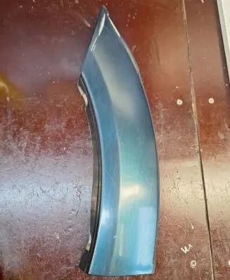 Rear fender molding trim