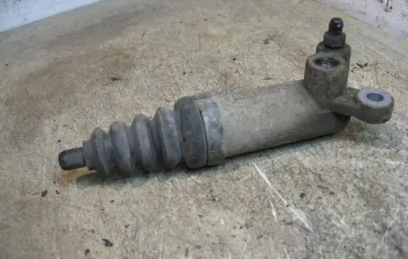 Clutch slave cylinder