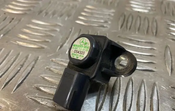 Mercedes-Benz B W245 Air pressure sensor A0051535028 054320