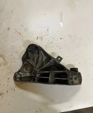 BMW X6 E71 Engine mounting bracket 6790021 68572910 GNAC46000