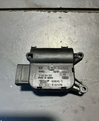 Audi A4 S4 B6 8E 8H Air flap motor/actuator 0132801300