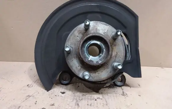 Nissan Juke I F15 Front wheel hub 400151KK0H