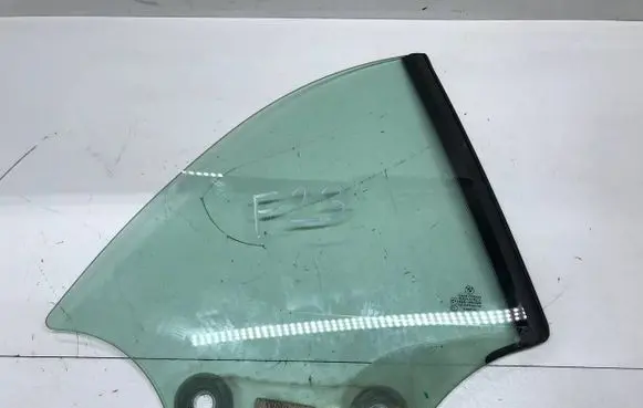 BMW 2 F22 F23 Rear vent window glass 7290494