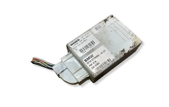 BMW X5 E70 Air suspension control unit module (rear) 6778966 4461500500