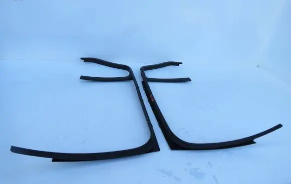 Volvo V60 Front door coupe window/glass frame 1302144