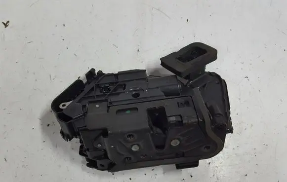 Volkswagen Touran III Front door lock 5TB837016A