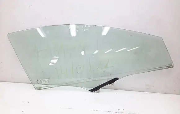Honda Civic Front door window glass four-door E643R007951