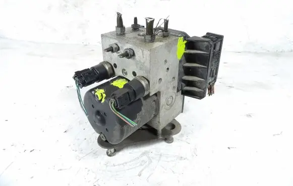 Mercedes-Benz Vaneo W414 ABS Pump A0044310912