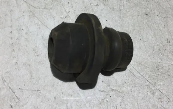 Radiator mount bracket