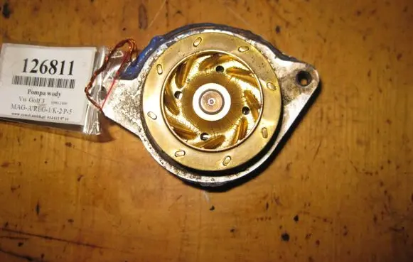 Volkswagen Golf III Water pump