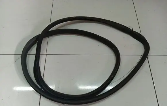 Volvo V50 Rubber seal front coupe door 