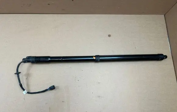 Hyundai i40 Tailgate strut 817703Z100