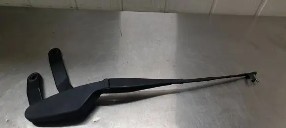 Mercedes-Benz C AMG W204 Front wiper blade arm A2048200344