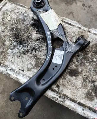 Volkswagen PASSAT B8 Front lower control arm/wishbone 3Q0407152F