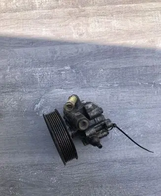Toyota Avensis T220 Power steering pump