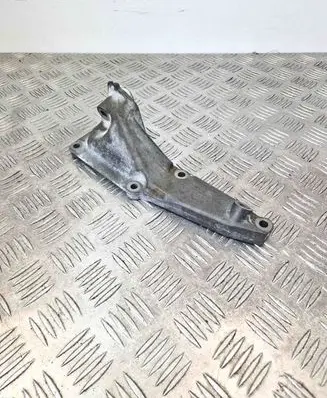 Engine mount bracket