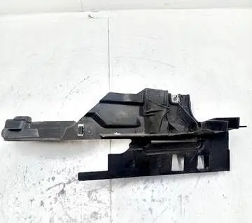 Ford Focus Fender mounting bracket BM51A02477AE