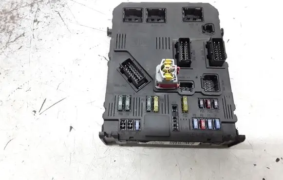 Peugeot 407 Fuse module S120104700