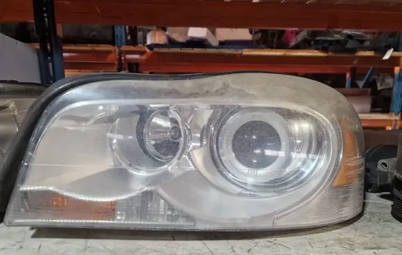 Volvo XC90 Headlight/headlamp 31111845