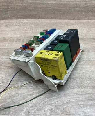 Volvo 850 Fuse module 3515124
