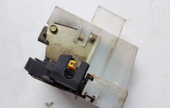 Renault Scenic II - Grand scenic II Front door lock