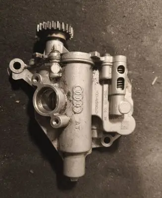 Volkswagen Golf VII Oil pump 06h115105bk
