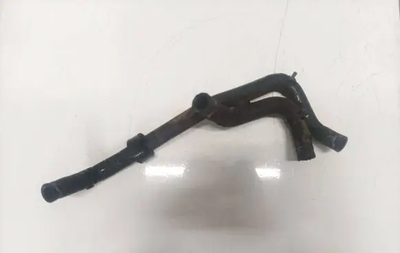 Volkswagen PASSAT B5.5 Engine coolant pipe/hose